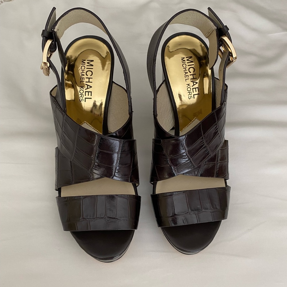 NEW!!! Michael Kors  Leather Platform Shoes color Brown size 6M